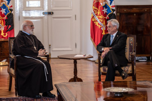 Monseñor Celestino Aós visita al presidente Pinera