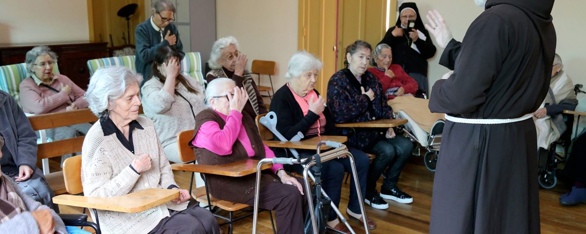 En el Día del Abuelo, Celestino Aós visitó hogar de ancianos