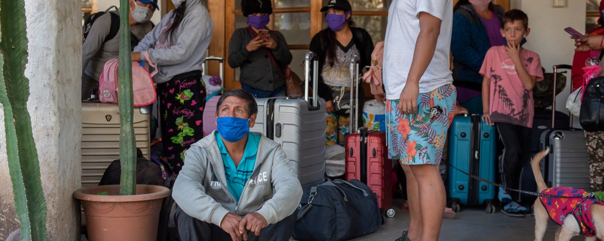 Arzobispado de Santiago acoge a 120 migrantes peruanos en situación de calle