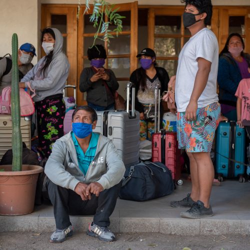 Arzobispado de Santiago acoge a 120 migrantes peruanos en situación de calle