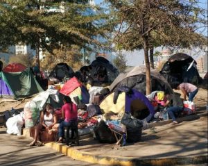 Más de 300 bolivianos serán albergados por el Arzobispado de Santiago en un colegio de la corporación educacional