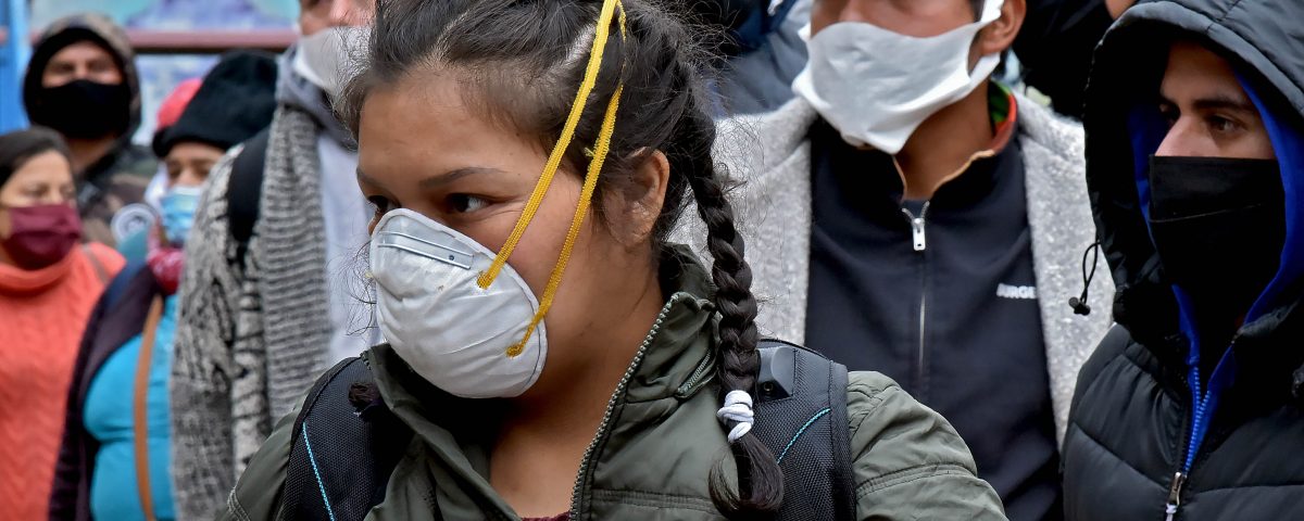 Comienza traslado de migrantes peruanos a colegios católicos del Arzobispado de Santiago