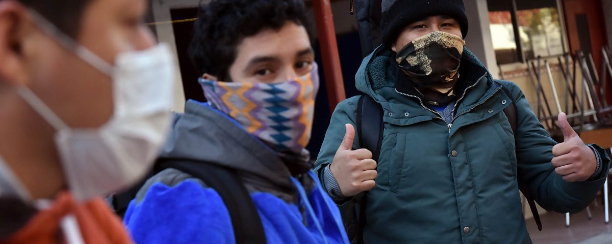 Segundo grupo de migrantes peruanos ya se encuentra en colegio del Arzobispado de Santiago