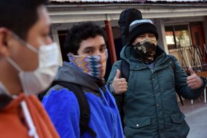 Segundo grupo de migrantes peruanos ya se encuentra en colegio del Arzobispado de Santiago