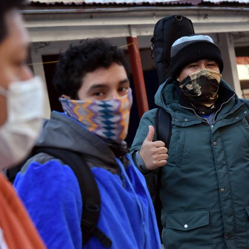 Segundo grupo de migrantes peruanos ya se encuentra en colegio del Arzobispado de Santiago