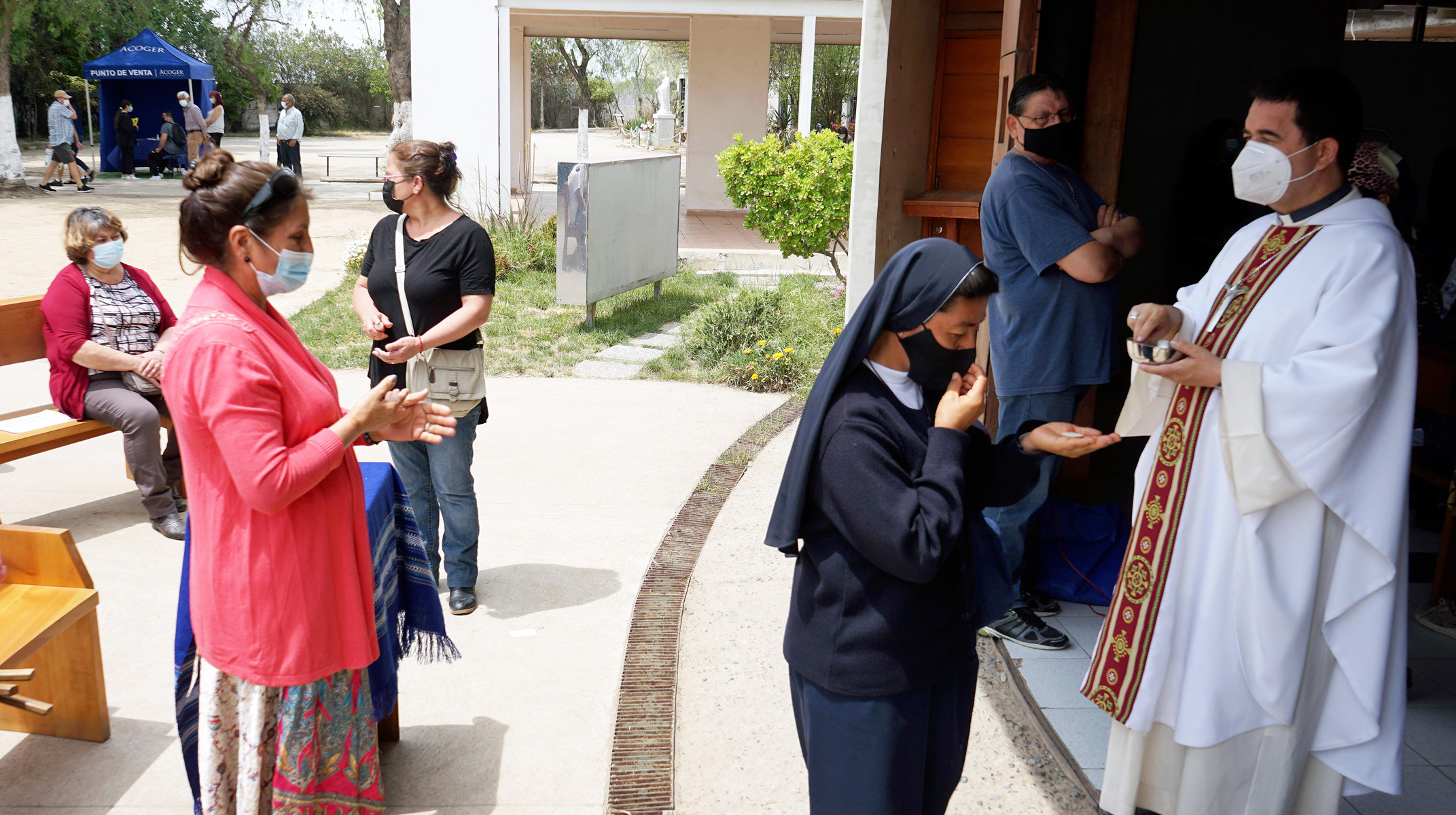 Obispos de Santiago acompañaron a familiares de fallecidos en el Día de Todos los Santos