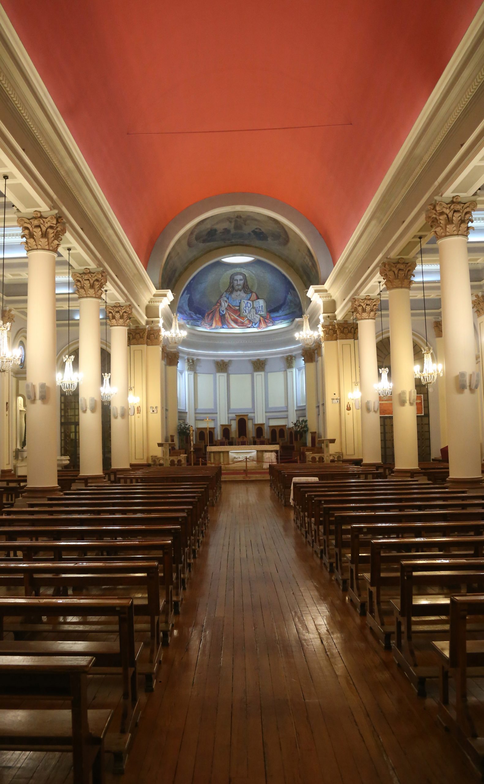 Interior Catedral de Punta Arenas, Región de Magallanes